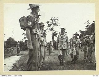 LAE AREA, NEW GUINEA. 1945-04-25. MAJOR-GENERAL C.H. SIMPSON, SIGNAL OFFICER- IN- CHIEF (4), ACCOMPANIED BY LIEUTENANT-COLONEL J.S. DAVIS, COMMANDING OFFICER 19 LINES OF COMMUNICATION SIGNALS (5), ..