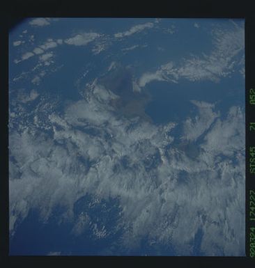 S45-71-052 - STS-045 - STS-45 earth observations