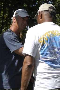 [Assignment: 48-DPA-SOI_K_Pohnpei_6-10-11-07] Pacific Islands Tour: Visit of Secretary Dirk Kempthorne [and aides] to Pohnpei Island, of the Federated States of Micronesia [48-DPA-SOI_K_Pohnpei_6-10-11-07__DI13915.JPG]