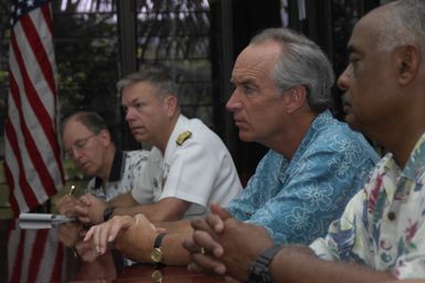 [Assignment: 48-DPA-SOI_K_Pohnpei_6-10-11-07] Pacific Islands Tour: Visit of Secretary Dirk Kempthorne [and aides] to Pohnpei Island, of the Federated States of Micronesia [48-DPA-SOI_K_Pohnpei_6-10-11-07__DI13652.JPG]