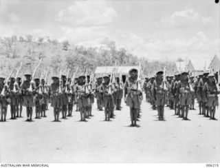 PAPUA. PORT MORESBY. A PAPUAN INFANTRY BATTALION. (NEGATIVE BY R. PEARSE)