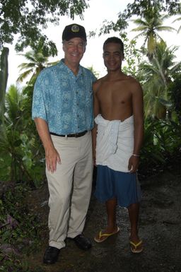 [Assignment: 48-DPA-SOI_K_Pohnpei_6-10-11-07] Pacific Islands Tour: Visit of Secretary Dirk Kempthorne [and aides] to Pohnpei Island, of the Federated States of Micronesia [48-DPA-SOI_K_Pohnpei_6-10-11-07__DI14173.JPG]