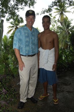 [Assignment: 48-DPA-SOI_K_Pohnpei_6-10-11-07] Pacific Islands Tour: Visit of Secretary Dirk Kempthorne [and aides] to Pohnpei Island, of the Federated States of Micronesia [48-DPA-SOI_K_Pohnpei_6-10-11-07__DI14173.JPG]