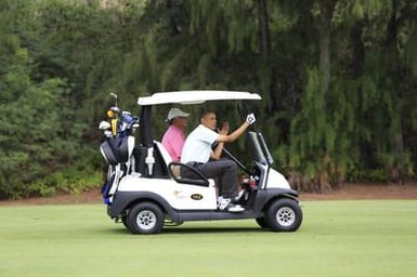 Barack Obama plays golf with Prime Minister Najib Razak, Joe Paulsen, and Mike Brush in Kaneohe Bay, Hawaii, December 24, 2014