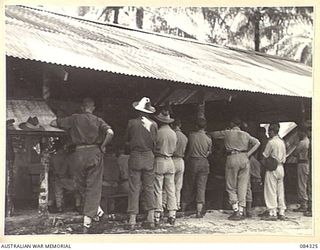 MALMAL VILLAGE, NEW BRITAIN. 1944-12-16. OFFICERS IN CONFERENCE IN THE BATTLE ROOM AT HQ 5 DIVISION