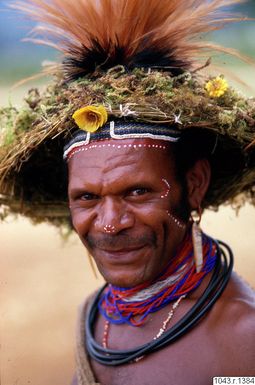 ["porträtt, man, ansiktsmålning, halsband, fotografi, photograph"]