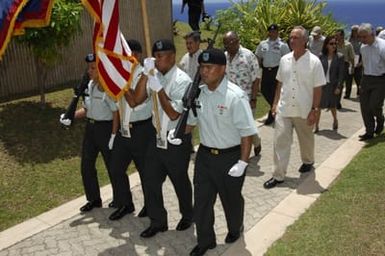 [Assignment: 48-DPA-SOI_K_Guam_6-6-7-07] Pacific Islands Tour: Visit of Secretary Dirk Kempthorne [and aides] to Guam, U.S. Territory [48-DPA-SOI_K_Guam_6-6-7-07__DI11413.JPG]