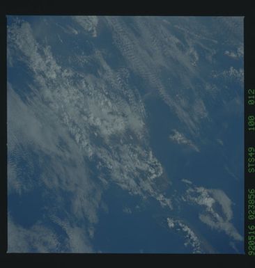 S49-100-012 - STS-049 - Earth observations taken during STS-49 mission