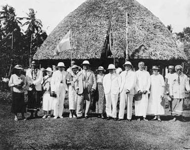 Olaf Nelson (middle, sixth from left) with his daughters on their return to Samoa from exile in New Zealand, 1933