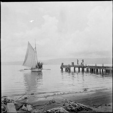 Sailing boat with oars extended approaching a jetty, Rabaul Harbour, New Guinea, 1937 / Sarah Chinnery