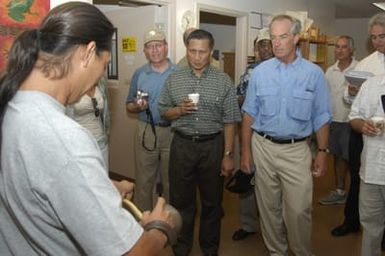 [Assignment: 48-DPA-SOI_K_Guam_6-6-7-07] Pacific Islands Tour: Visit of Secretary Dirk Kempthorne [and aides] to Guam, U.S. Territory [48-DPA-SOI_K_Guam_6-6-7-07__DI12165.JPG]