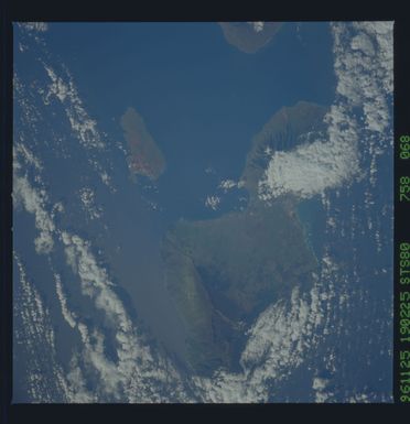 STS080-758-068 - STS-080 - Earth observations taken from Space Shuttle Columbia during STS-80 mission