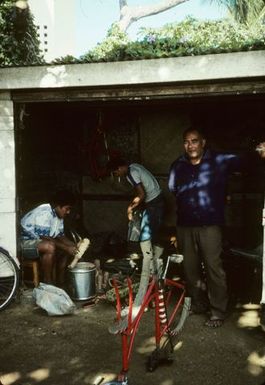 Nau in his workshop, Nuku'alofa, Tonga June 1984