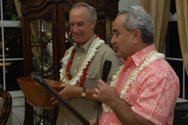 [Assignment: 48-DPA-SOI_K_Amer_Sam] Pacific Islands Tour: Visit of Secretary Dirk Kemmpthorne [and aides] to American Samoa, U.S. Territory [48-DPA-SOI_K_Amer_Sam__DI15493.JPG]