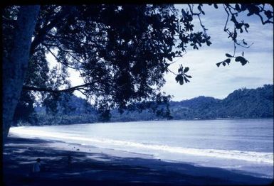 Along the beautiful coastline (2) : Bougainville Island, Papua New Guinea, April 1971 / Terence and Margaret Spencer