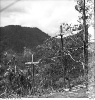 PAPUA, NEW GUINEA. 1942-10. UNKNOWN SOLDIER'S GRAVE ON RIDGE BETWEEN IORIBAIWA AND NAURO