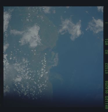 S33-82-051 - STS-033 - STS-33 earth observations