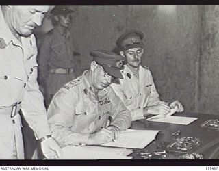 TOROKINA, BOUGAINVILLE. 1945-09-08. LIEUTENANT-GENERAL (LT-GEN) S. G. SAVIGE, GENERAL OFFICER COMMANDING 2 COPRS, ACCEPTED THE SURRENDER OF ALL JAPANESE FORCES ON BOUGAINVILLE FROM LT-GEN M. KANDA, ..