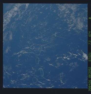 S31-73-074 - STS-031 - STS-31 earth observations