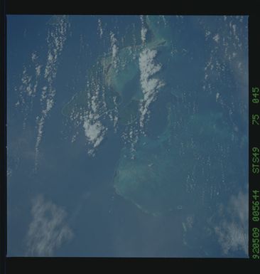 S49-75-045 - STS-049 - Earth observations taken during the STS-49 mission