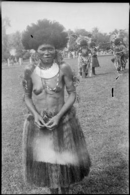 Motuan woman dancer wearing a grass skirt, Port Moresby, Papua, ca. 1923 / Sarah Chinnery