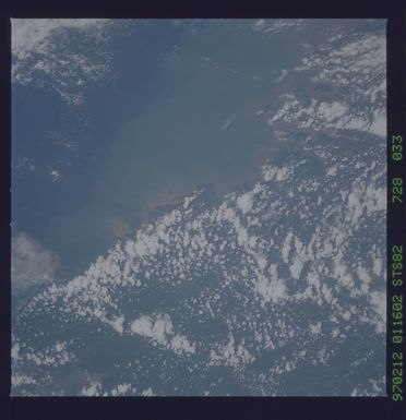 STS082-728-033 - STS-082 - Earth observations taken from shuttle orbiter Discovery during STS-82 mission