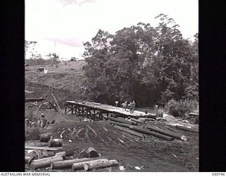 DONADABU, NEW GUINEA. 1943-11-03. SAPPERS OF THE 24TH AUSTRALIAN FIELD COMPANY, ROYAL AUSTRALIAN ENGINEERS WORKING ON THE CONSTRUCTION OF A NEW BRIDGE OVER THE LALOKI RIVER OPPOSITE THE 25TH ..
