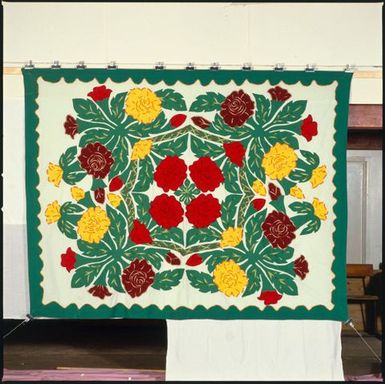 Tivaevae tataura, roti (rose) pattern, by Taarouru Apera