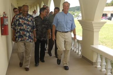 [Assignment: 48-DPA-SOI_K_Guam_6-6-7-07] Pacific Islands Tour: Visit of Secretary Dirk Kempthorne [and aides] to Guam, U.S. Territory [48-DPA-SOI_K_Guam_6-6-7-07__DI12271.JPG]