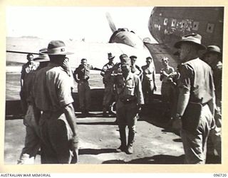 WEWAK AIRSTRIP, NEW GUINEA, 1945-09-20. AN ADVANCE PARTY FROM 18 JAPANESE ARMY ARRIVING BY PLANE AT HQ 6 DIVISION, FROM HAYFIELD. THEY ARE ON THEIR WAY TO ESTABLISH A CAMP FOR THE RECEPTION OF THE ..