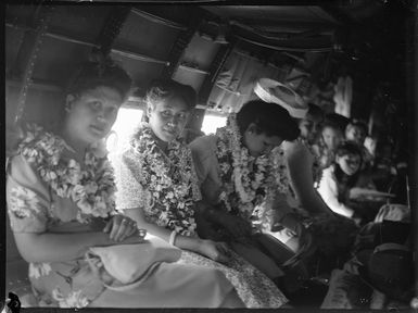 Passengers on Dakota aircraft, Aitutaki