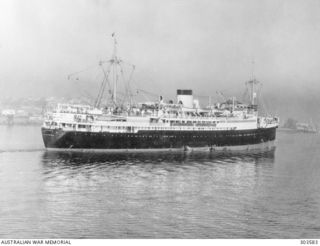 QUEENSLAND. STARBOARD QUARTER VIEW OF THE AUSTRALIAN PASSENGER VESSEL MANUNDA PRIOR TO BEING REQUISITIONED AND FITTED OUT AS THE 2/I AUSTRALIAN HOSPITAL SHIP IN 1940-05. AS SUCH SHE WAS BOMBED AND ..