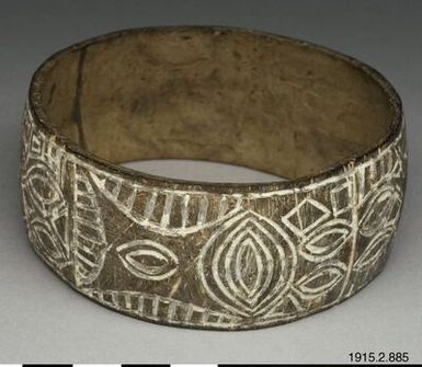 armband, armlet