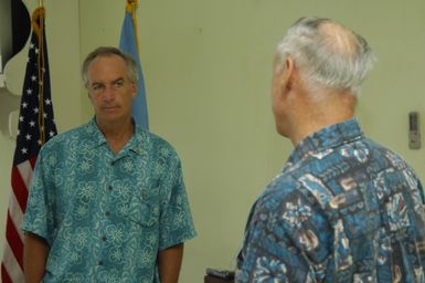 [Assignment: 48-DPA-SOI_K_Pohnpei_6-10-11-07] Pacific Islands Tour: Visit of Secretary Dirk Kempthorne [and aides] to Pohnpei Island, of the Federated States of Micronesia [48-DPA-SOI_K_Pohnpei_6-10-11-07__DI14204.JPG]