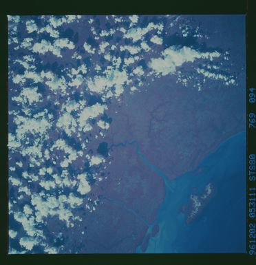 STS080-769-094 - STS-080 - Earth observations taken from Space Shuttle Columbia during STS-80 mission