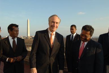 [Assignment: 48-DPA-02-25-08_SOI_K_Pres_Palau] Secretary Dirk Kempthorne [meeting at Main Interior] with government delegation from the Republic of Palau, [led by Palau President Tommy Remengesau. Secretary Kempthorne and President Remengesau discussed, among other subjects, the possibility of creating a National Heritage Area on the Palau island of Peleliu, along with the upcoming Review of the Palau-U.S. Compact of Free Association.] [48-DPA-02-25-08_SOI_K_Pres_Palau_IOD_1127.JPG]