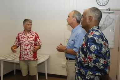 [Assignment: 48-DPA-SOI_K_Guam_6-6-7-07] Pacific Islands Tour: Visit of Secretary Dirk Kempthorne [and aides] to Guam, U.S. Territory [48-DPA-SOI_K_Guam_6-6-7-07__DI12085.JPG]