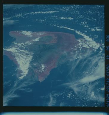 STS052-95-036 - STS-052 - Island of Hawaii