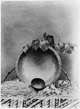 Kava bowl and cup, Samoa