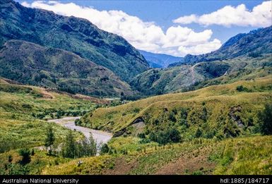 Goroka - Chimbi - Upper Chimbu Valley, 2 miles before Kundiawa