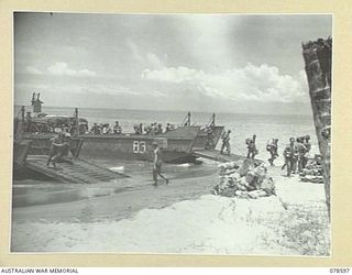 SOUTH BOUGAINVILLE ISLAND. 1945-01-24. PERSONNEL OF THE "D" COMPANY, 9TH INFANTRY BATTALION DISEMBARKING FROM BARGES IN THE MAWARAKA AREA AS THEY PREPARE TO RELIEVE TROOPS OF "D" COMPANY, 42ND ..