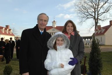 [Assignment: 48-DPA-01-12-09_SOI_K_Mt_Vernon] Visit of Secretary Dirk Kempthorne to Mount Vernon Estate and Gardens, Mount Vernon, Virginia, [for touring and announcement of the U.S. nomination of the George Washington home, along with the Papahanaumokuakea Marine National Monument in Hawaii, for inclusion on the United Nations Educational, Scientific, and Cultural Organization's (UNESCO's) World Heritage List. Joining Secretary Kempthorne for the announcement was James Rees, Executive Director of the Mount Vernon Estate and Gardens.] [48-DPA-01-12-09_SOI_K_Mt_Vernon_IOD_9469.JPG]