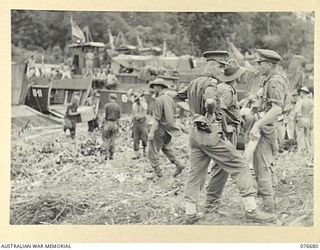 JACQUINOT BAY, NEW BRITAIN. 1944-11-04. WX5 BRIGADIER R.L. SANDOVER, COMMANDING OFFICER, 6TH INFANTRY BRIGADE (1); NX92 LIEUTENANT-COLONEL W.B. CALDWELL, MC, COMMANDING OFFICER, 14/32ND INFANTRY ..