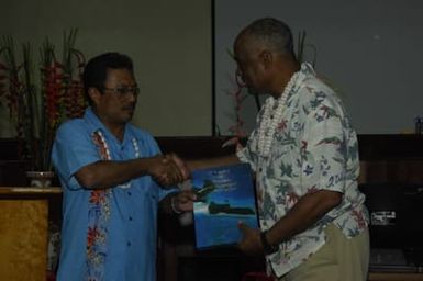 [Assignment: 48-DPA-SOI_K_Palau_6-7-9-07] Pacific Islands Tour: Visit of Secretary Dirk Kempthorne [and aides] to Palau Islands, Republic of Palau [48-DPA-SOI_K_Palau_6-7-9-07__DI13149.JPG]