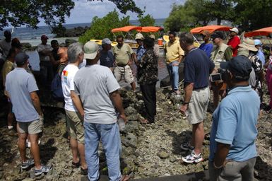 [Assignment: 48-DPA-SOI_K_Pohnpei_6-10-11-07] Pacific Islands Tour: Visit of Secretary Dirk Kempthorne [and aides] to Pohnpei Island, of the Federated States of Micronesia [48-DPA-SOI_K_Pohnpei_6-10-11-07__DI13864.JPG]