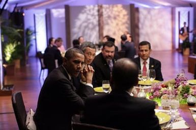 Barack Obama and Michelle Obama attend the Leaders Dinner at the APEC summit in Honolulu, Hawaii, November 12, 2011