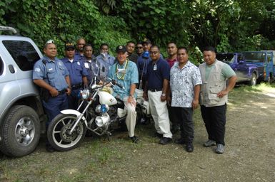 [Assignment: 48-DPA-SOI_K_Pohnpei_6-10-11-07] Pacific Islands Tour: Visit of Secretary Dirk Kempthorne [and aides] to Pohnpei Island, of the Federated States of Micronesia [48-DPA-SOI_K_Pohnpei_6-10-11-07__DI13809.JPG]