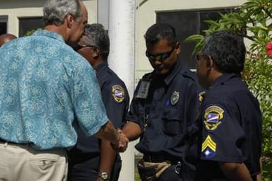 [Assignment: 48-DPA-SOI_K_Majuro_6-11-12-07] Pacific Islands Tour: Visit of Secretary Dirk Kempthorne [and aides] to Majuro Atoll, of the Republic of Marshall Islands [48-DPA-SOI_K_Majuro_6-11-12-07__DI14828.JPG]