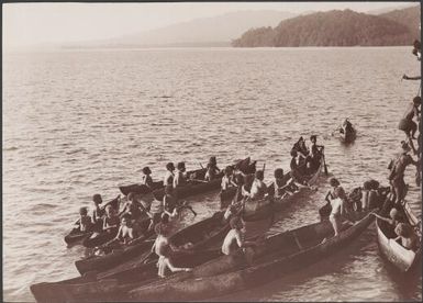 Women in canoes trading with the Southern Cross, Fore Fou, Malaita, Solomon Islands, 1906, 2 / J.W. Beattie