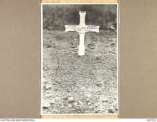 BOMANA WAR CEMETERY, NEW GUINEA. 1943-12-13. THE GRAVE OF THE LATE 37572 LIEUTENANT COLONEL C. V. FERREY, BRITISH ARMY, AND OF THE LETHBRIDGE MILITARY MISSION TO AUSTRALIA WHO WAS KILLED IN AN ..